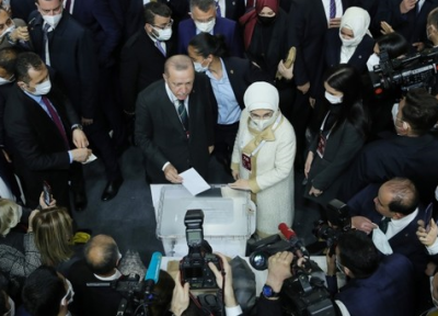 اردوغان در ریاست عدالت و توسعه ابقا شد خبرنگاران
